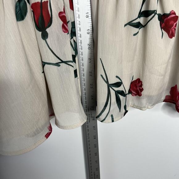Torrid Blouse Womens 1X Cream Floral Rose V Neck Button Smocked Waist Plus Size - Picture 9 of 10